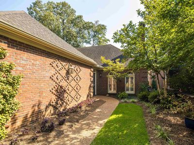 380 Greenway Pl, Memphis, TN, 38117