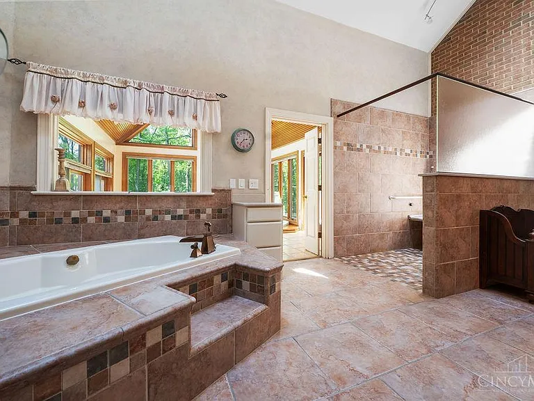 7883 Chestershire Dr — Photo 17