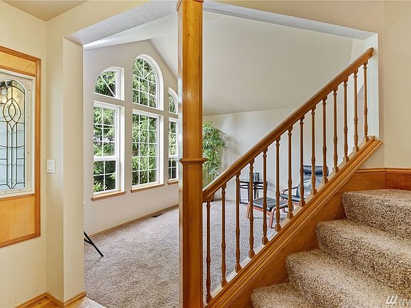 3rd image of 8911 163rd Street Ct E