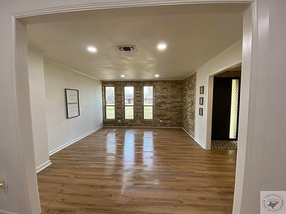 3rd image of 6007 Sleepy Hollow Ave