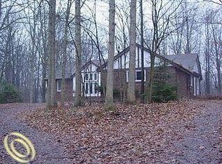 6095 Pontiac Trl, West Bloomfield, MI 48323
