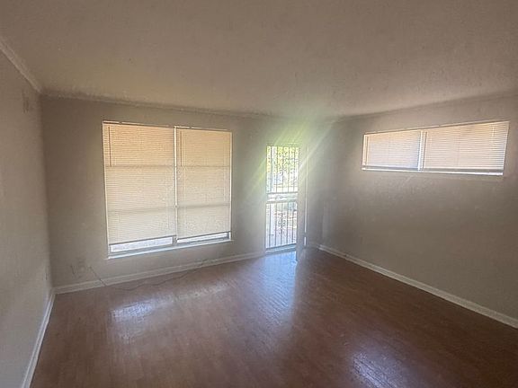 5th image of 582-584 Lundee St