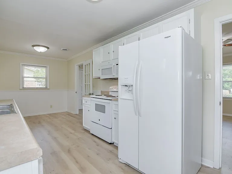373 Westmont Dr — Photo 10