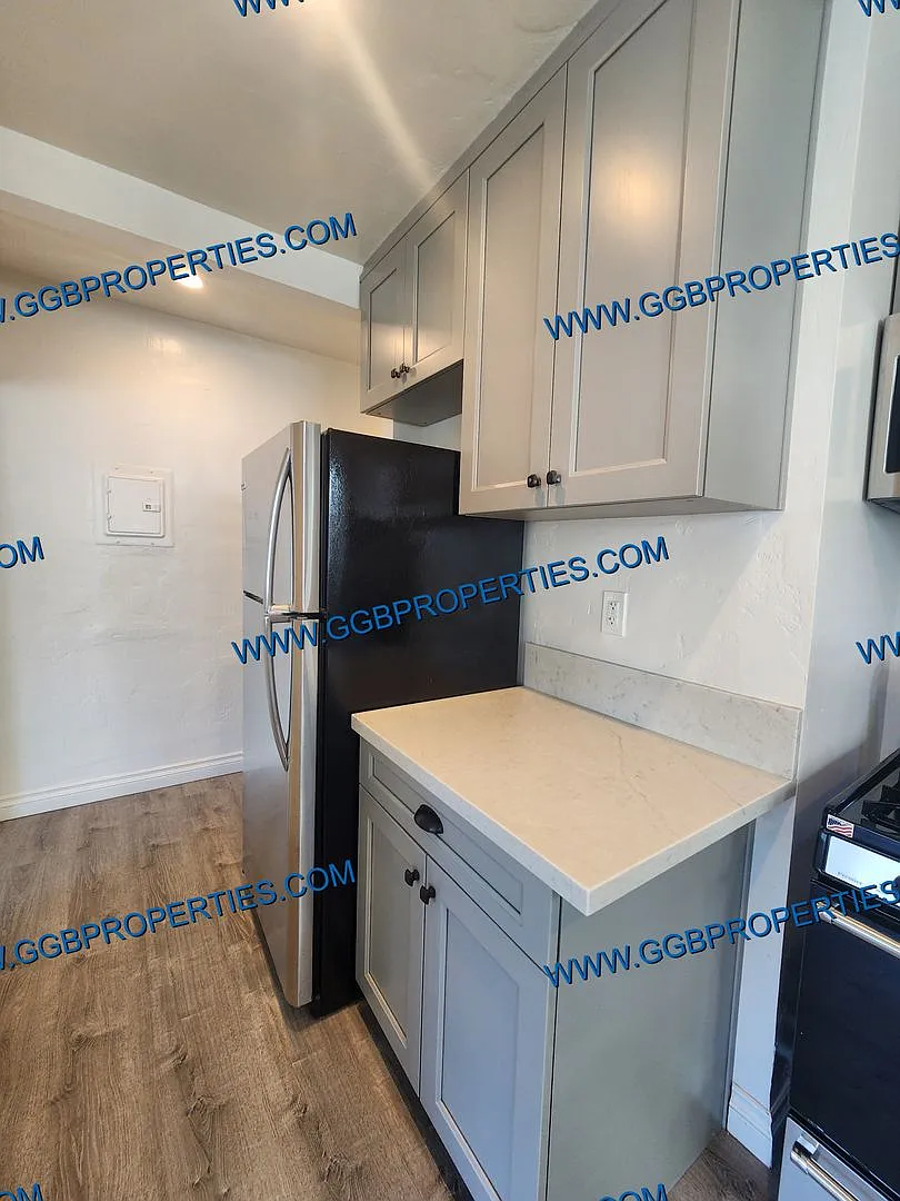 310 W 8th Street — Photo 4