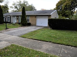 1400 Palm Dr, Wheeling, IL 60090