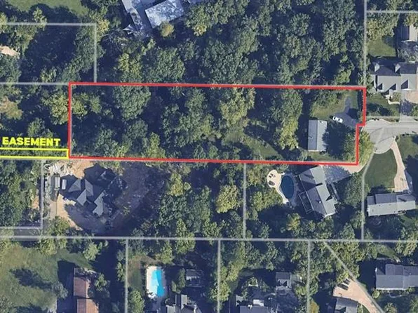 12224 Roger Ln, Saint Louis, MO 63131