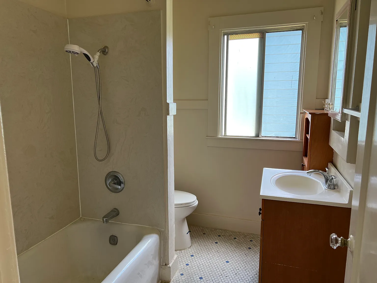 1 bed, 950 sqft, $2,200 — Photo 4