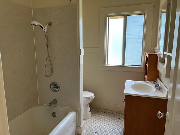 4th image of 1205 College Ave