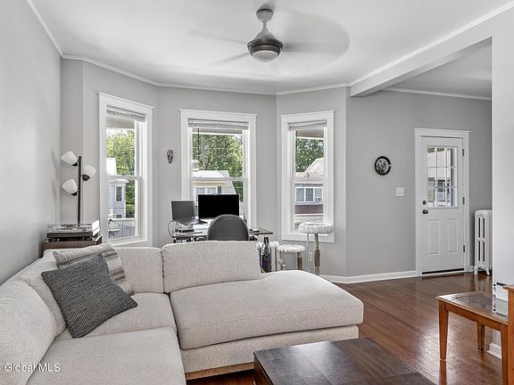 5th image of 19 Glenwood St #2