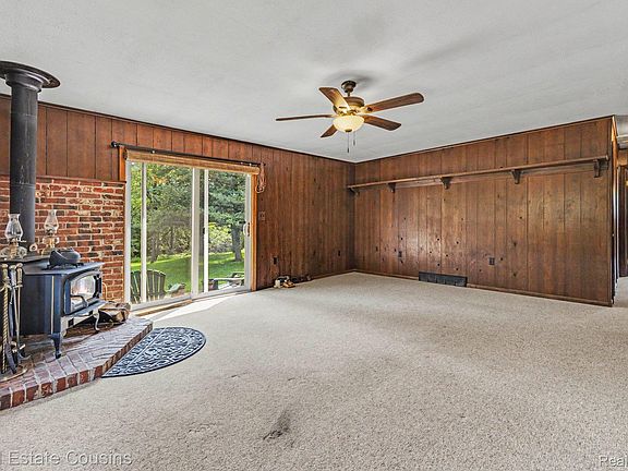 5th image of 1093 Saginaw St