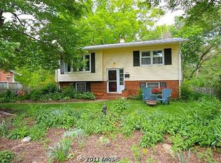605 Roberts Dr NW, Vienna, VA 22180