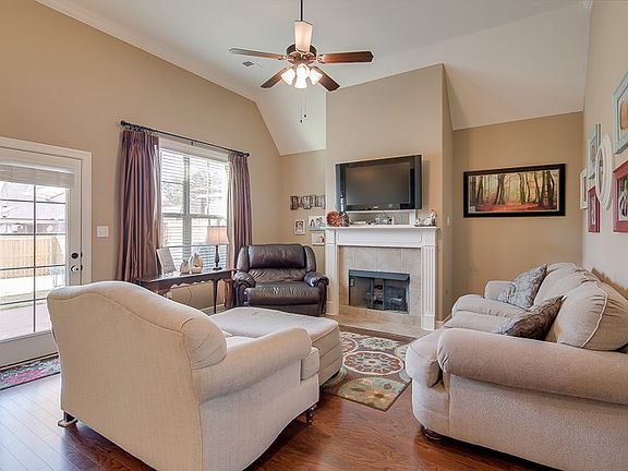 5th image of 55 Joseph Ct