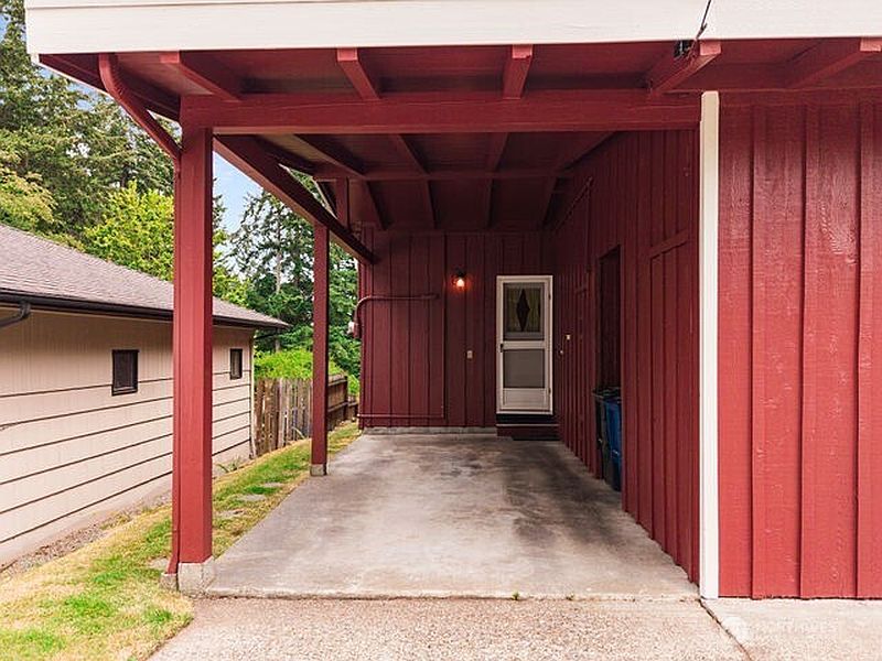 4th image of 16632 15th Avenue SW