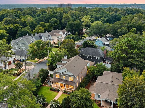 3rd image of 383 Peachtree Ave NE