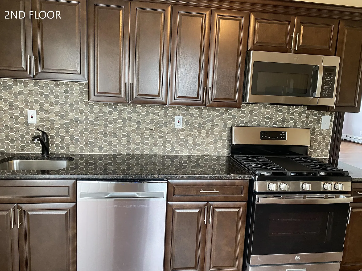 2 bed, 1200 sqft, $2,400 — Photo 3