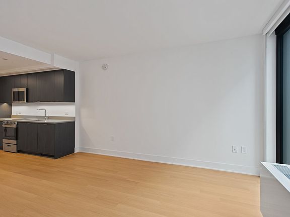 5th image of 662 Pacific St #17L