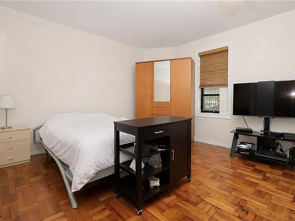 2nd image of 1289 E 19th St APT C1