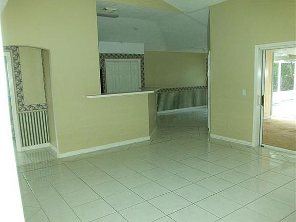 4th image of 1525 SW Santander
