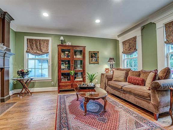 4th image of 4577 Belfort Ave