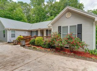 624 Ravencliff Rd, Talking Rock, GA 30175