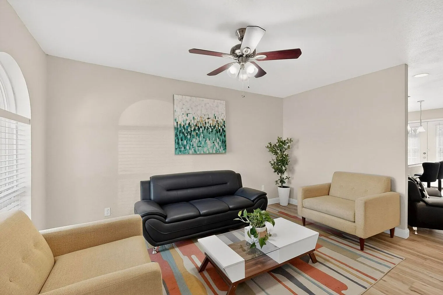 4 bed, 2.0 bath, $9,186 — Photo 3