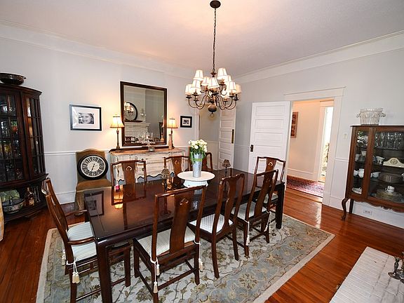3rd image of 325 Cambridge Ave W