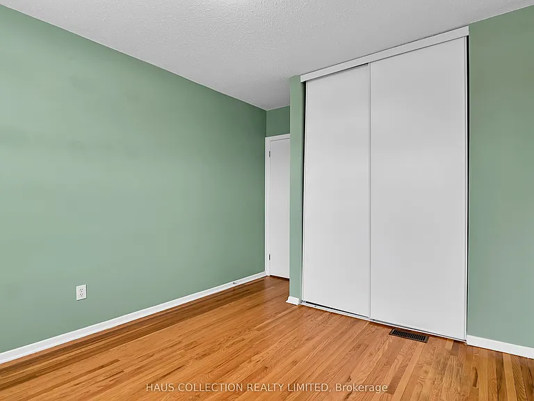 884 Walkley Rd — Photo 25