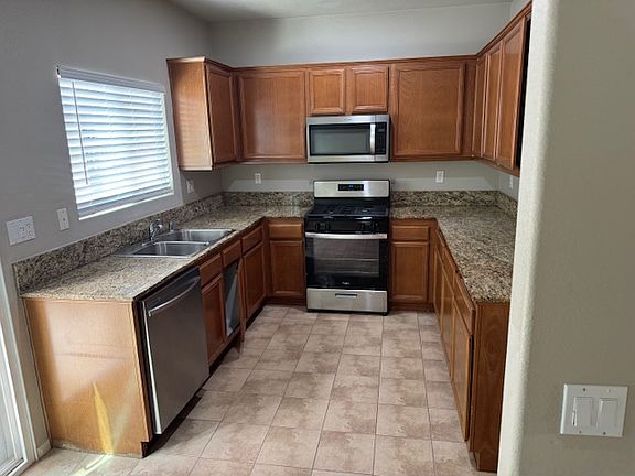 5th image of 428 Village Ln