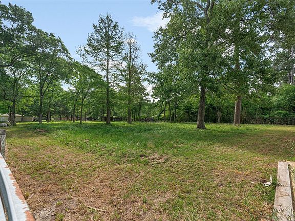 5th image of 16027 Barbara Ln