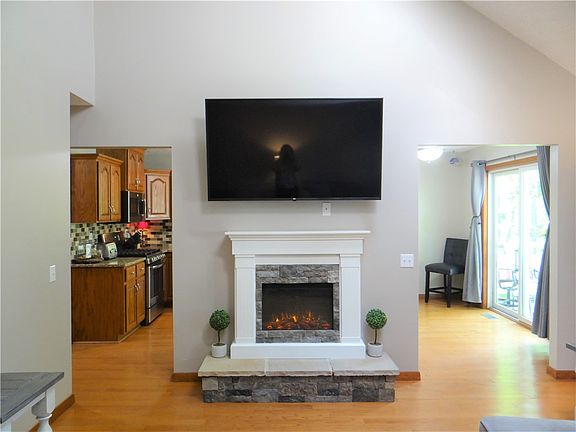 5th image of 19634 Cyrus Ln