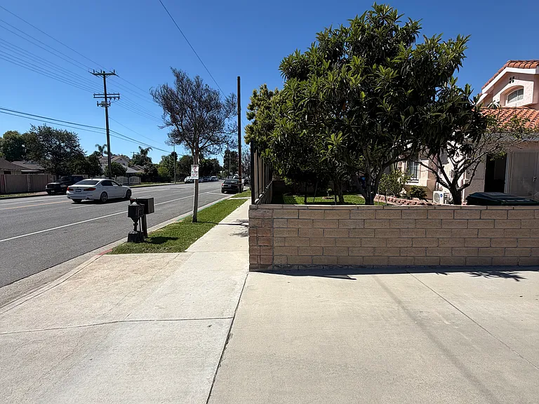 17557 W Saticoy St #17557 — Photo 8
