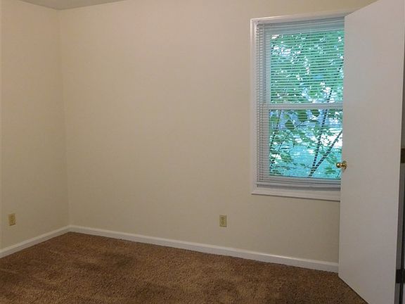 4th image of 1410 S Palmer Ave