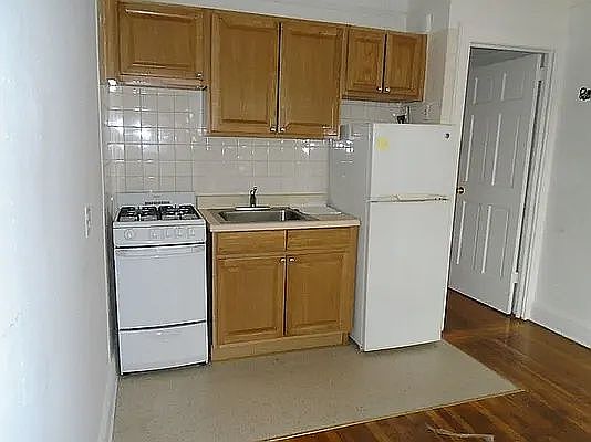 2nd image of 2832 44th St APT 42