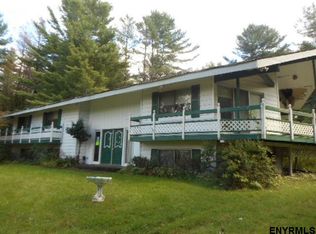 9 Skyline Dr, Melrose, NY 12121