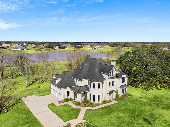 3rd image of 414 Lakeland Cir