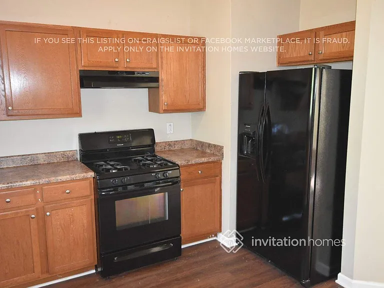 485 Rosewood Cir — Photo 4
