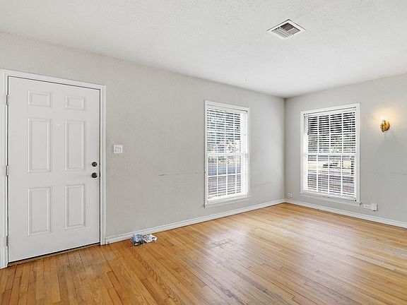 4th image of 2313 Avenue L