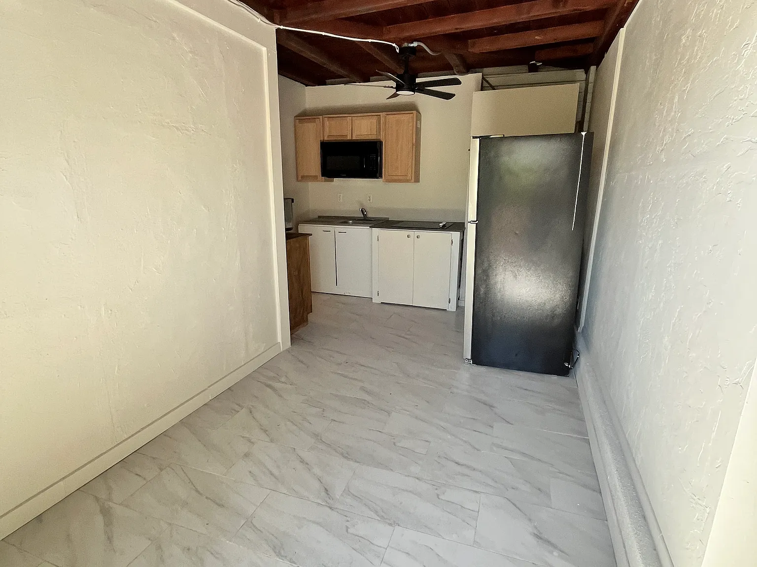 1 bed, 370 sqft, $895 — Photo 2