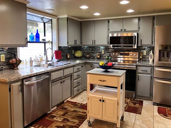 3rd image of 3062 Waterford Ct
