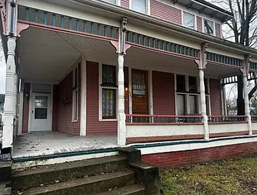 429 W Charles St Photo 1