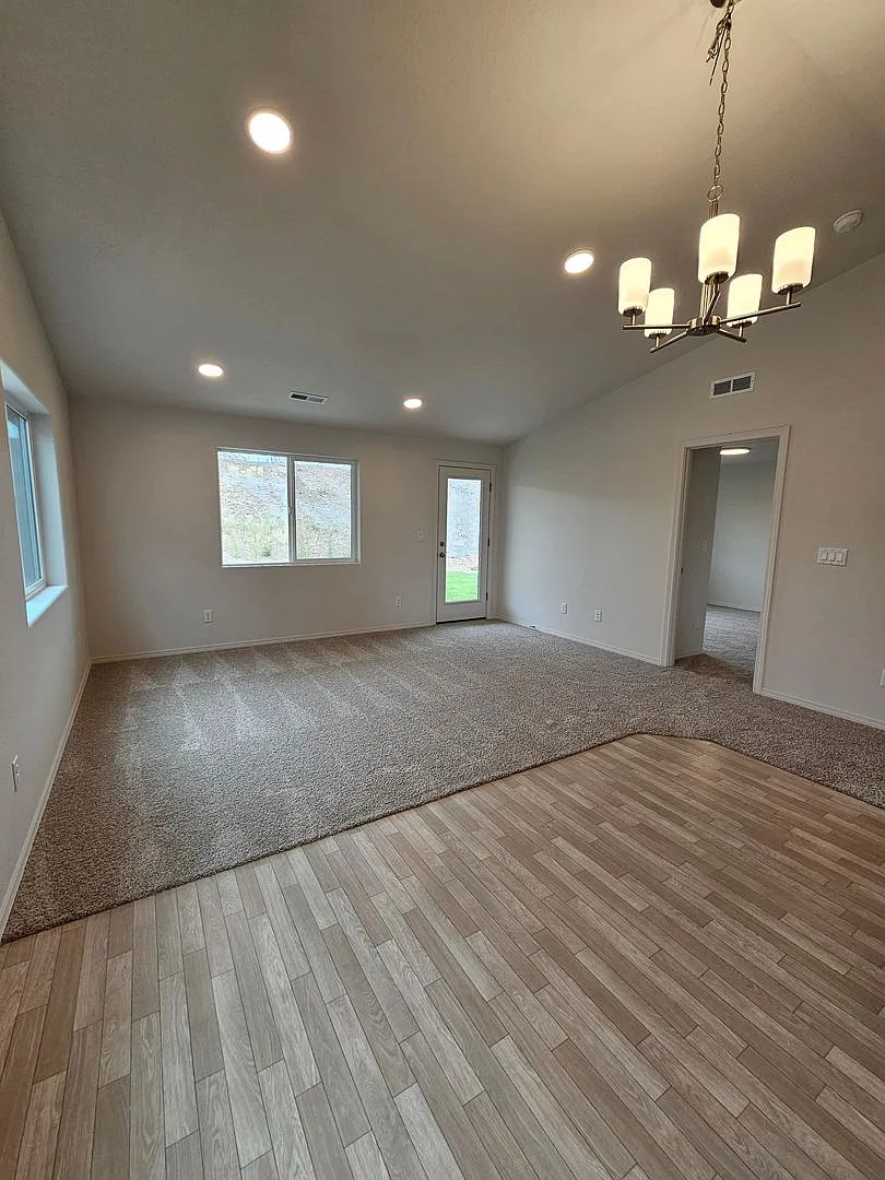 New lower monthly rent $1950 *First full month FREE- with 12 month lease* OAC — Photo 3