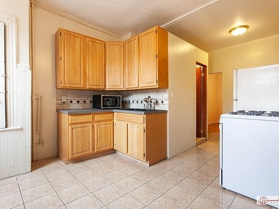 5th image of 524 E 85th St #4F