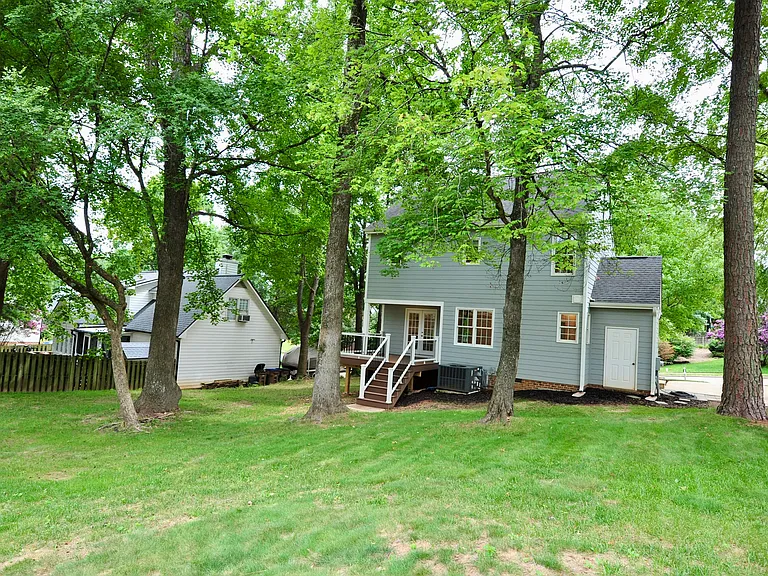 962 Saint Catherines Dr — Photo 36