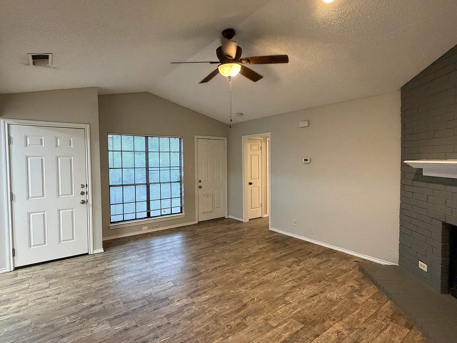 2 bed, 1000 sqft, $1,700 — Photo 4