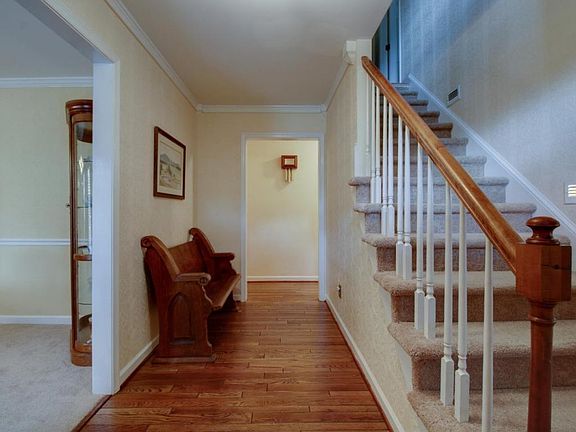 3rd image of 1056 Stonegate Dr