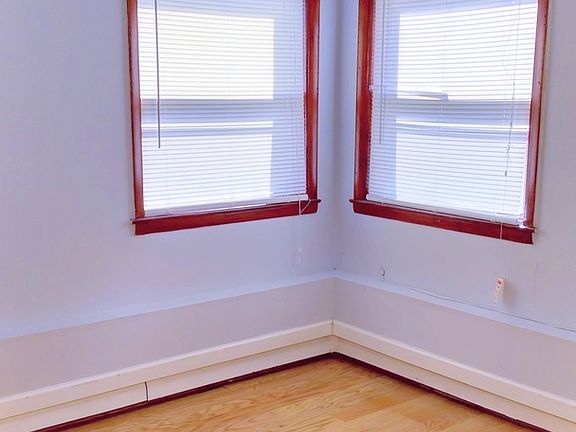 3rd image of 2 Le Moyne Pkwy APT 1S