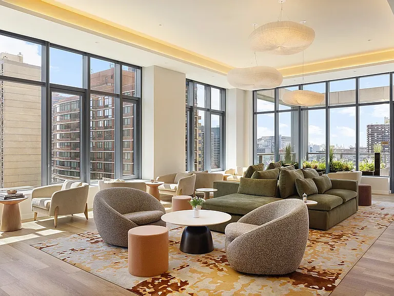 255 E 39th St #Penthouse 2D — Photo 6