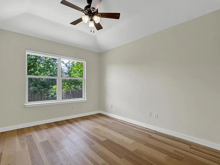 2116 Bentwood Dr — Photo 24