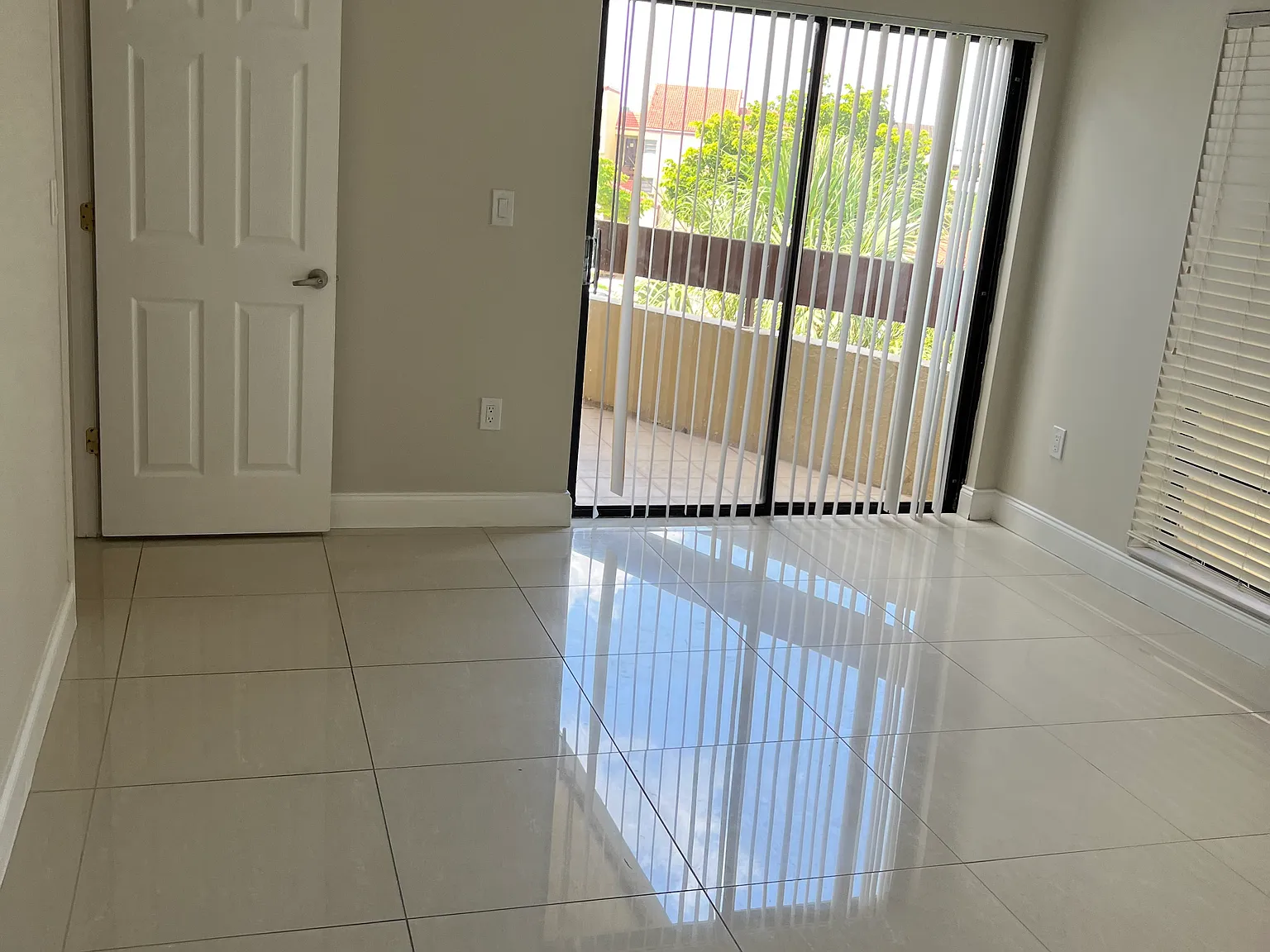 2 bed, 1200 sqft, $2,500 — Photo 4
