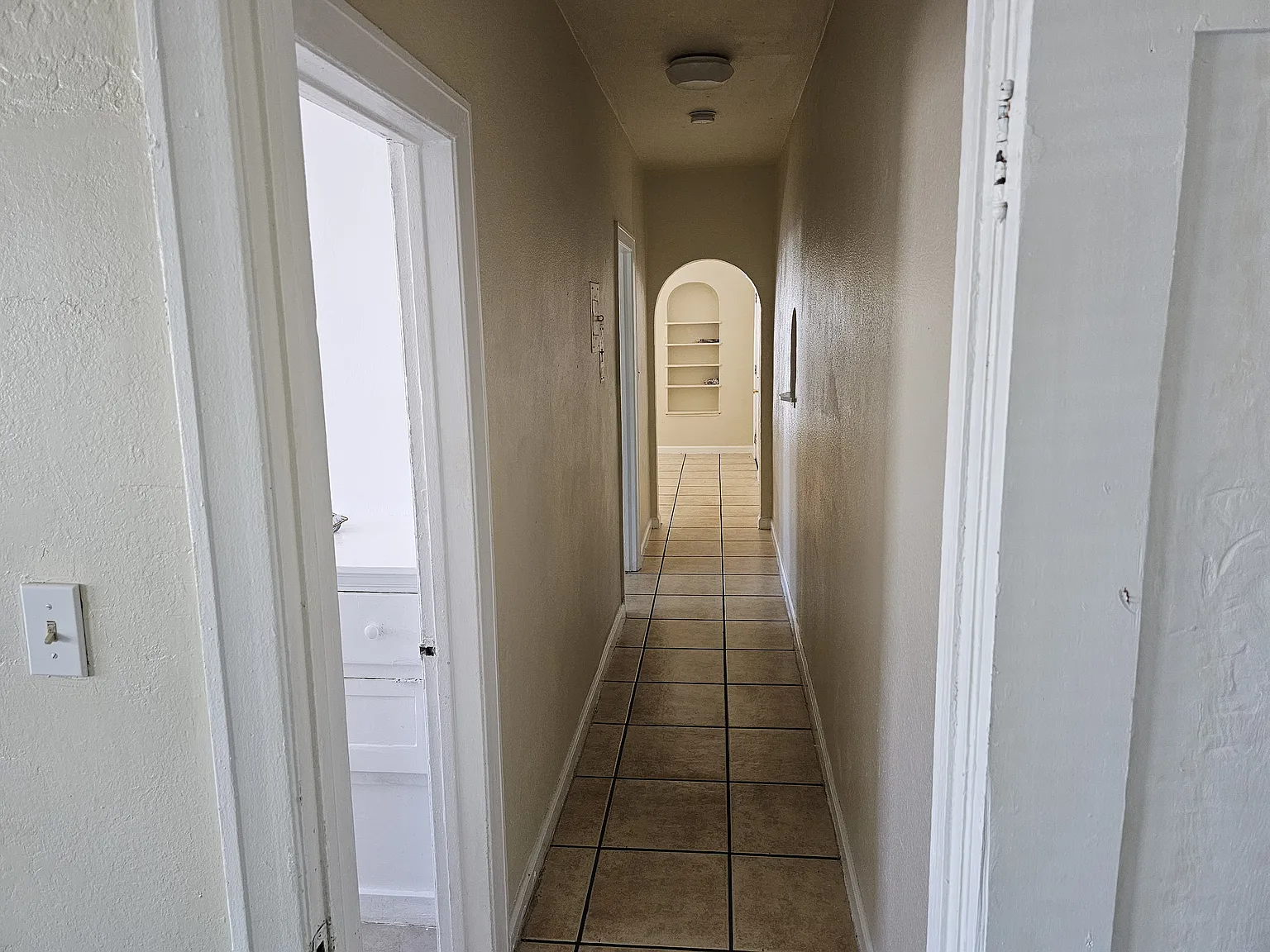 2 bed, 650 sqft, $2,100 — Photo 3
